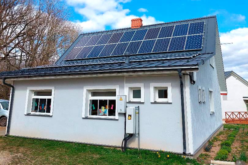 La maison Ozolini avec ses panneaux solaires